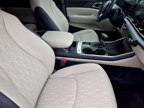 New 2026 Kia Carnival EX FWD image 11