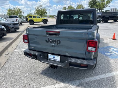 New 2025 Jeep Gladiator Sport image 29