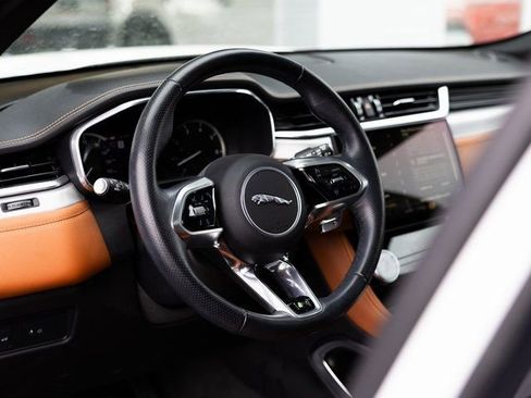 Used 2023 Jaguar F-PACE R-Dynamic S image 15