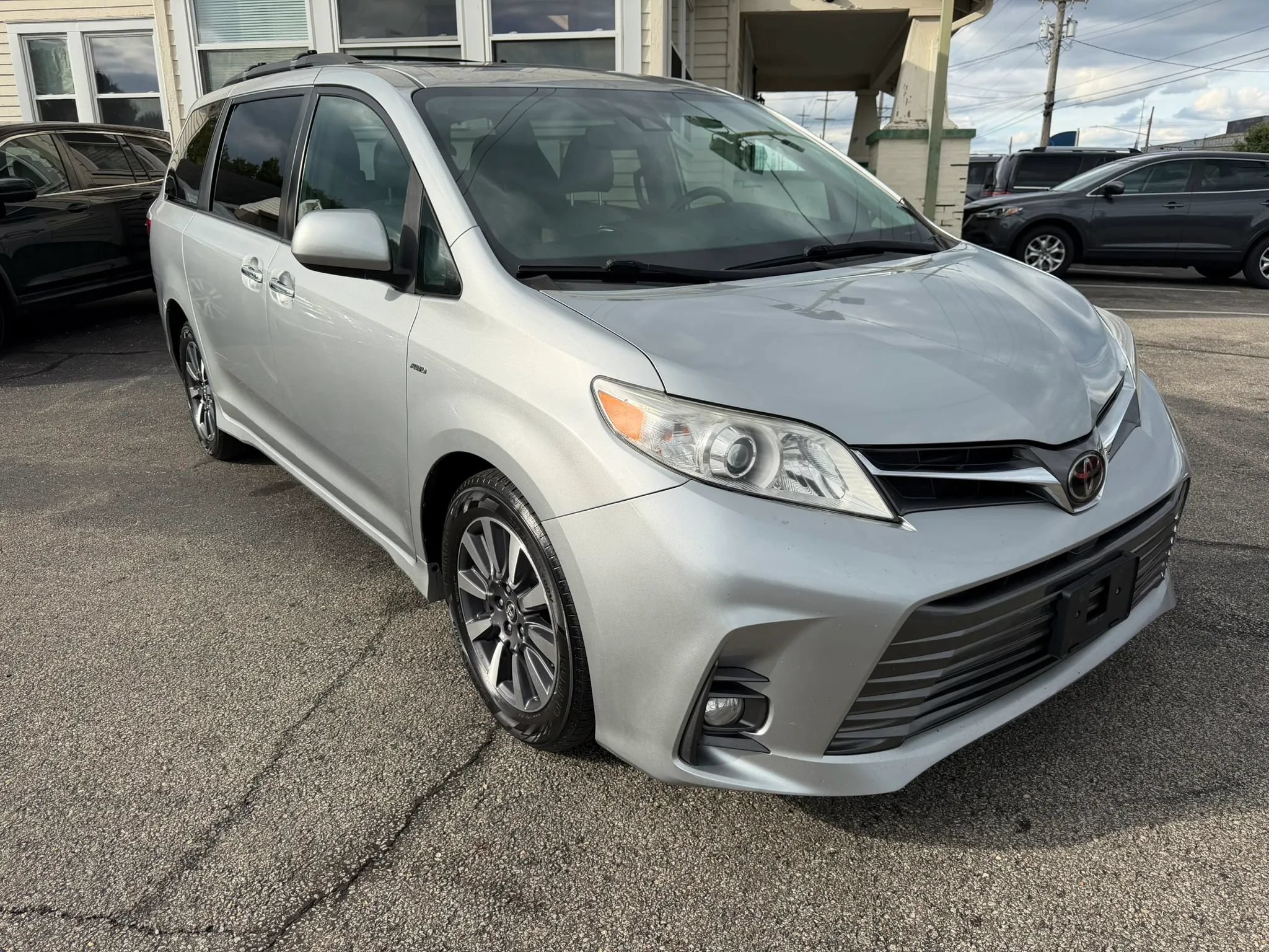 Used 2019 Toyota Sienna XLE Premium w/ Carpet Mat Package AWD/4WD image 5
