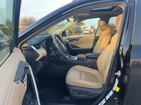 Used 2021 Toyota RAV4 Limited image 8