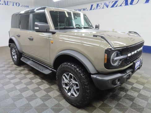 Used 2025 Ford Bronco Badlands AWD/4WD image 3