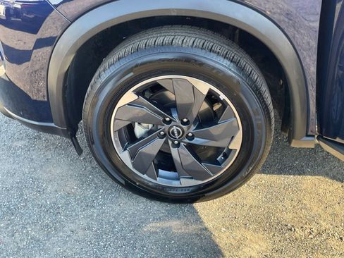 Used 2025 Nissan Rogue SV image 31