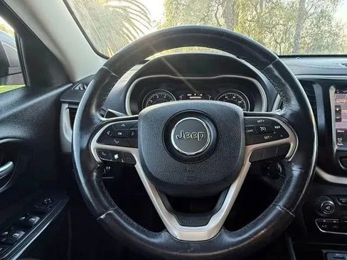 Used 2015 Jeep Cherokee Latitude FWD image 19