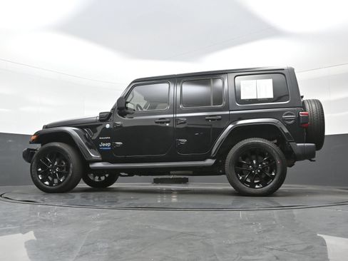 Used 2021 Jeep Wrangler Unlimited Sahara w/ Cold Weather Group AWD/4WD image 28