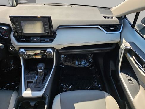 Used 2019 Toyota RAV4 XLE Premium image 4