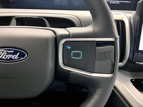 Used 2025 Ford Expedition Active AWD/4WD image 18