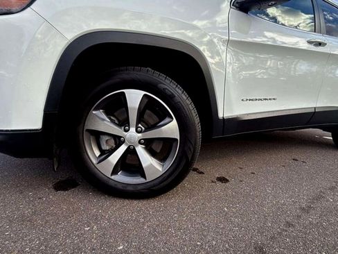 Used 2020 Jeep Cherokee Limited image 25