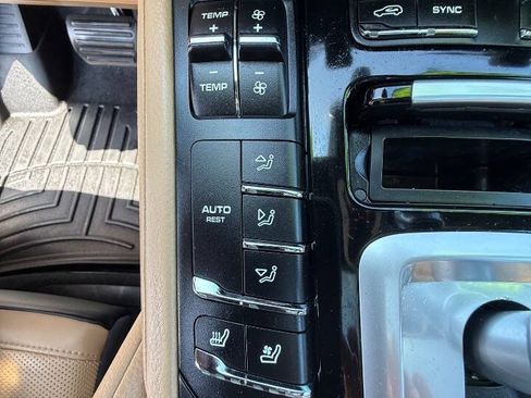 Used 2017 Porsche Cayenne AWD/4WD image 32