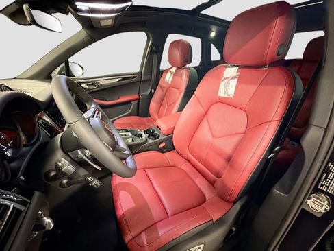 New 2026 Porsche Macan AWD/4WD image 5