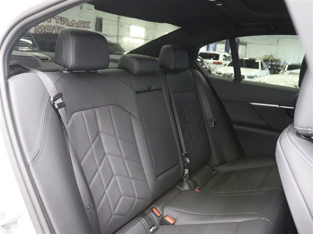 Used 2024 BMW i5 M60 w/ Premium Package AWD/4WD image 20