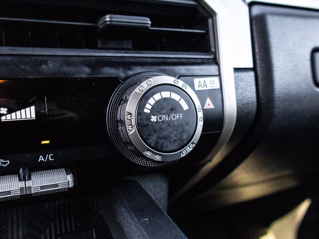 Used 2024 Toyota Tacoma SR5 AWD/4WD image 30