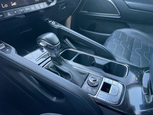 Used 2020 Kia Telluride SX w/ SX Prestige Package image 19