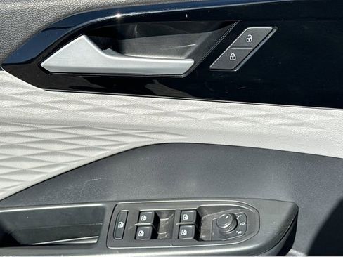 Used 2024 Volkswagen Taos S image 22