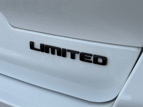 Used 2023 Jeep Grand Cherokee L Limited w/ Luxury Tech Group II image 8