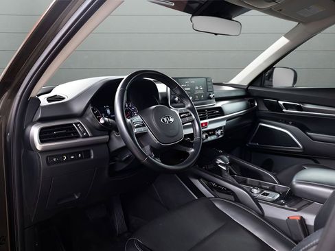 Used 2020 Kia Telluride S w/ S 8 Passenger Seating Package image 38