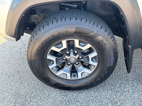 Used 2022 Toyota Tacoma TRD Off-Road AWD/4WD image 40