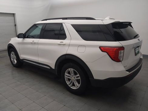 Used 2022 Ford Explorer XLT AWD/4WD image 3