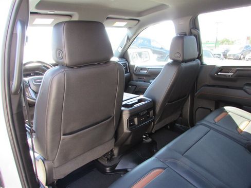 Used 2023 GMC Sierra 1500 AT4 w/ Technology Package AWD/4WD image 28
