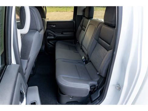 Used 2023 Nissan Frontier SV image 13