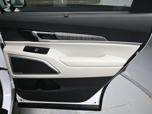 Used 2023 Kia Telluride EX image 38