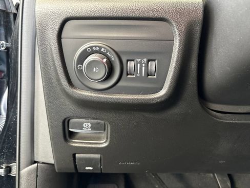 Used 2023 Jeep Grand Cherokee Summit w/ Luxury Tech Group V AWD/4WD image 38