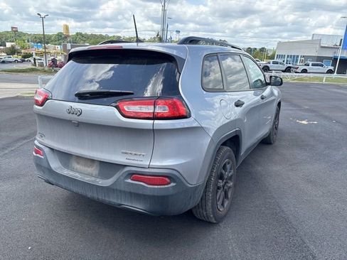 Used 2016 Jeep Cherokee Sport FWD image 7