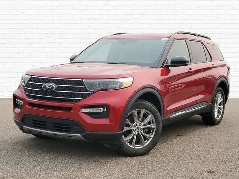 Used 2023 Ford Explorer XLT w/ Equipment Group 202A AWD/4WD image 1