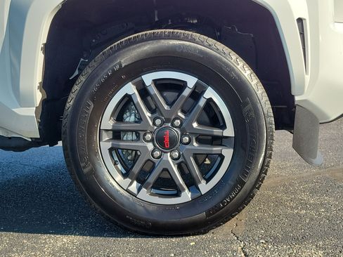 Used 2025 Toyota Tacoma TRD Sport AWD/4WD image 5