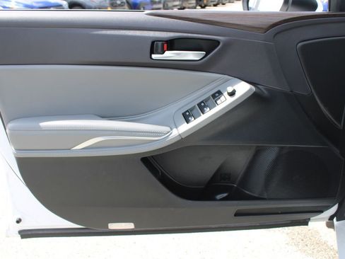 Used 2020 Toyota Avalon XLE w/ Moonroof Package FWD image 9