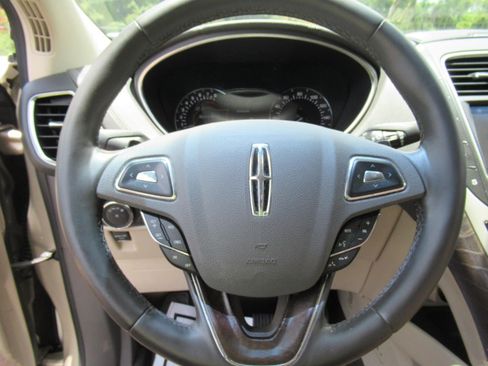 Used 2017 Lincoln MKX Reserve w/ Lincoln MKX Climate Package AWD/4WD image 24