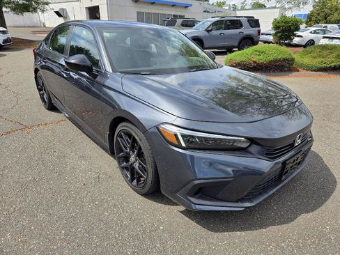 Used 2023 Honda Civic Sport image 1