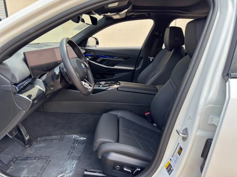 Used 2025 BMW i5 eDrive40i w/ M Sport Package RWD image 17