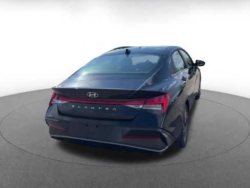 Used 2025 Hyundai Elantra SEL FWD image 14