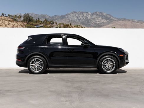 Certified 2024 Porsche Cayenne AWD/4WD image 8