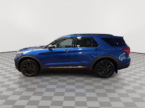 Used 2020 Ford Explorer XLT w/ Equipment Group 202A image 7