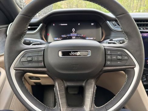 Certified 2025 Jeep Grand Cherokee L Limited w/ Luxury Tech Group II AWD/4WD image 65