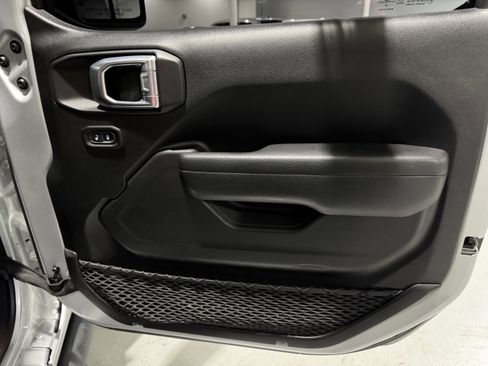 Used 2022 Jeep Wrangler Sport S image 32