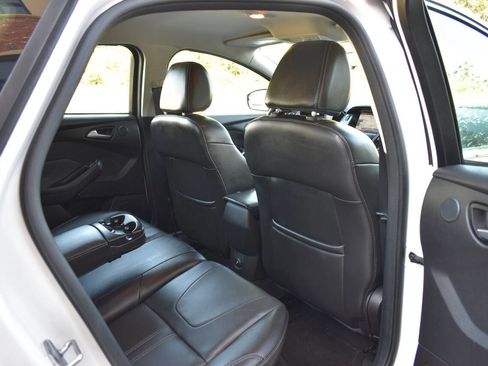 Used 2013 Ford Focus Titanium w/ Titanium Handling Pkg image 12