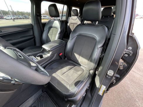 Used 2024 Jeep Grand Cherokee L Altitude image 9