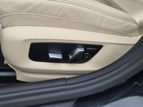 Used 2021 BMW 530e w/ Premium Package RWD image 13