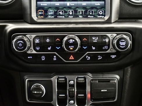 Used 2021 Jeep Wrangler Unlimited Sahara image 26