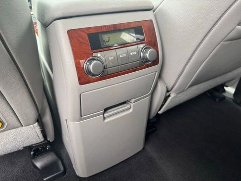 Used 2012 Toyota Highlander Limited w/ Tow Pkg image 9