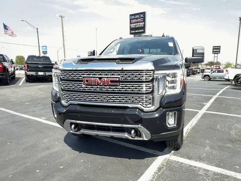 Used 2022 GMC Sierra 3500 Denali w/ Denali Black Diamond Edition AWD/4WD image 3