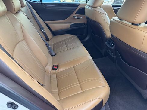 Used 2021 Lexus ES 350 w/ Accessory Package FWD image 17