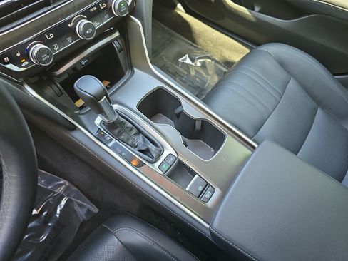 Used 2018 Honda Accord Touring image 25