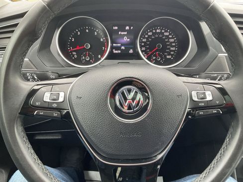 Used 2020 Volkswagen Tiguan SE w/ Panoramic Sunroof Package AWD/4WD image 18