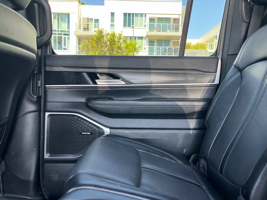 Used 2024 Jeep Wagoneer Series II w/ Flexible Seating Group RWD image 17