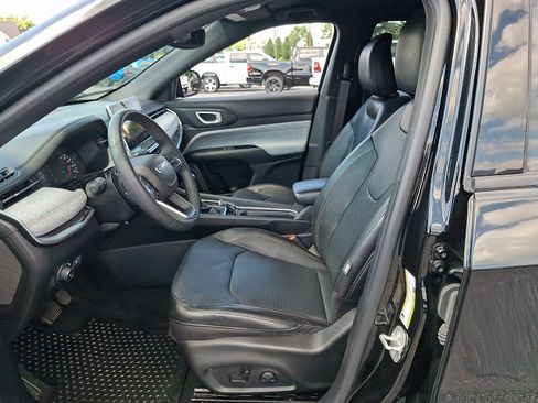 Used 2023 Jeep Compass Latitude AWD/4WD image 13