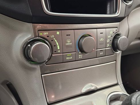 Used 2013 Toyota Highlander Plus image 21